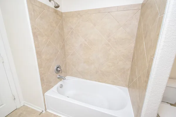 a white bath tub and shower curtain