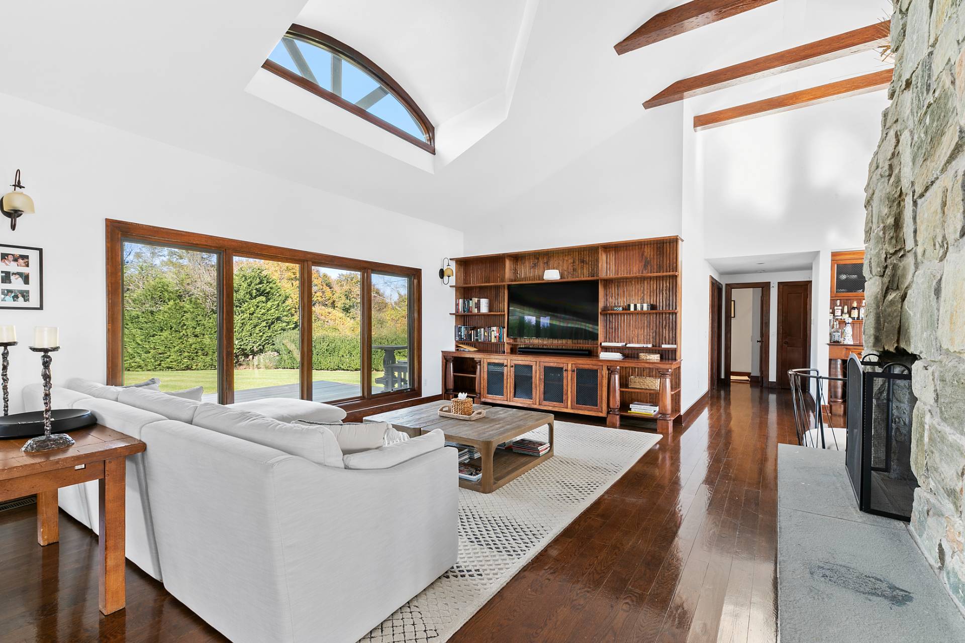 1011 Scuttle Hole Road Bridgehampton, NY 11976 - Photo 11 of 31