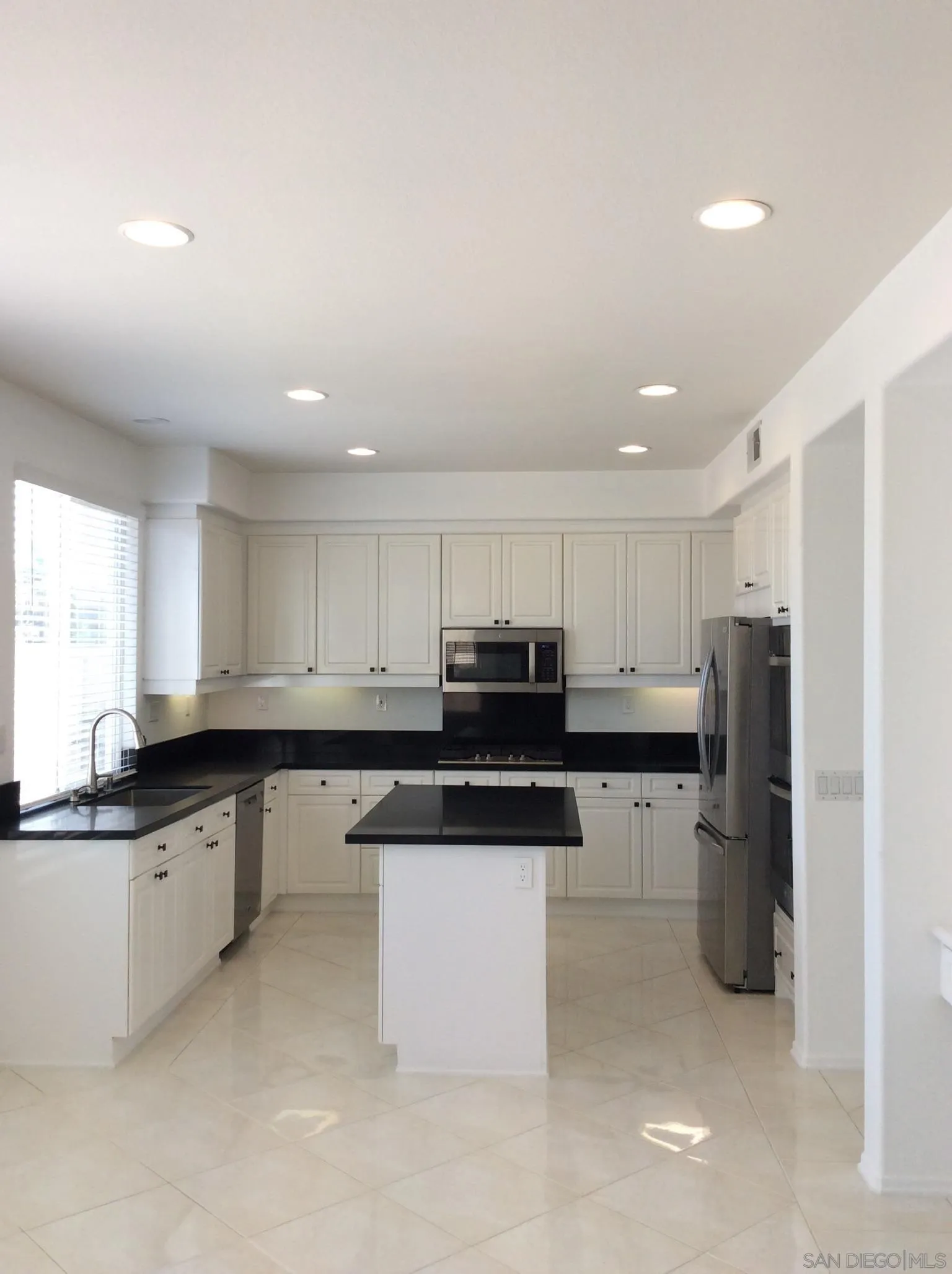 6243 Seacrest View Road San Diego, CA 92121 - Photo 15 of 59