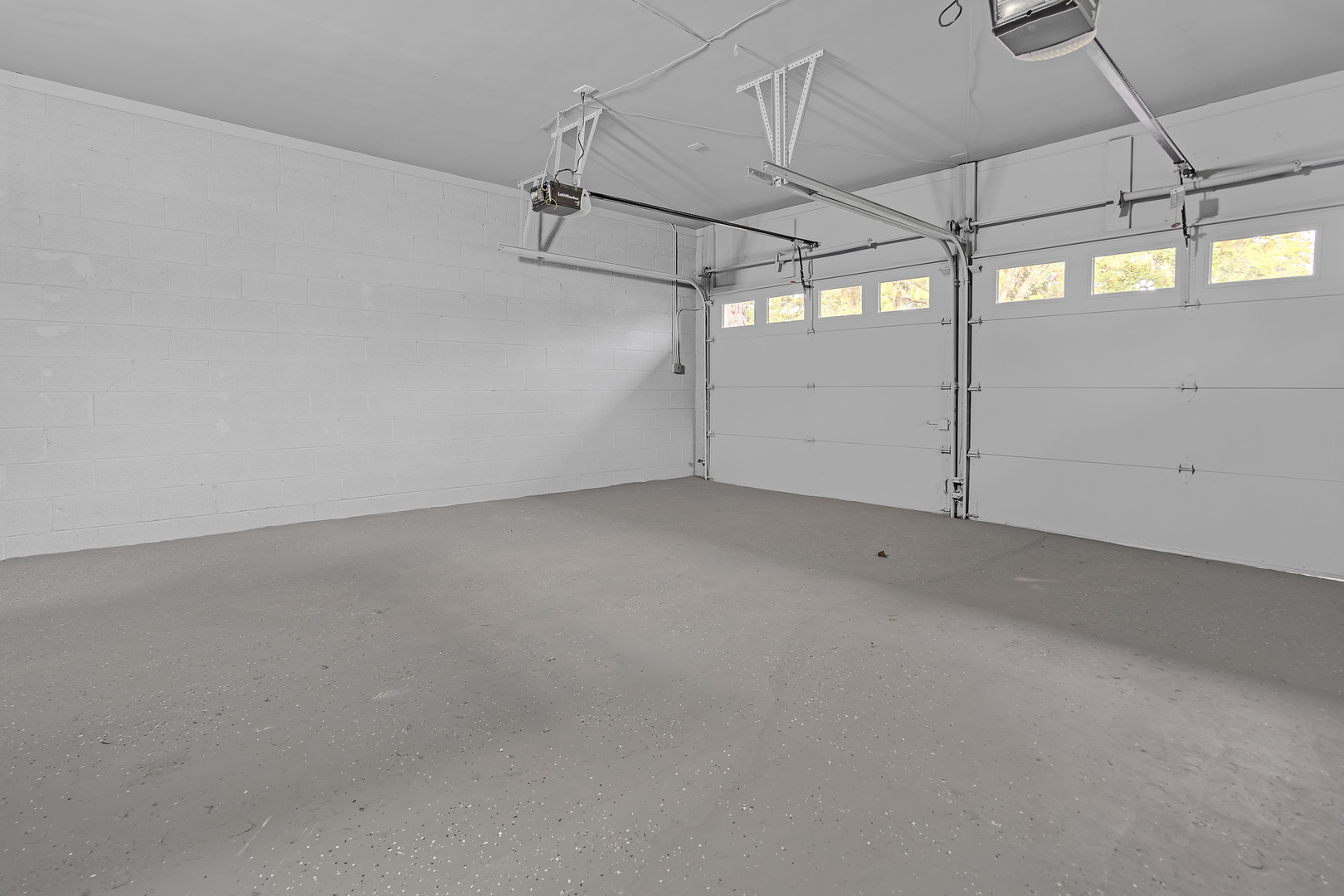 1844 Everett Avenue Des Plaines, IL 60018 - Photo 28 of 31 a view of a garage