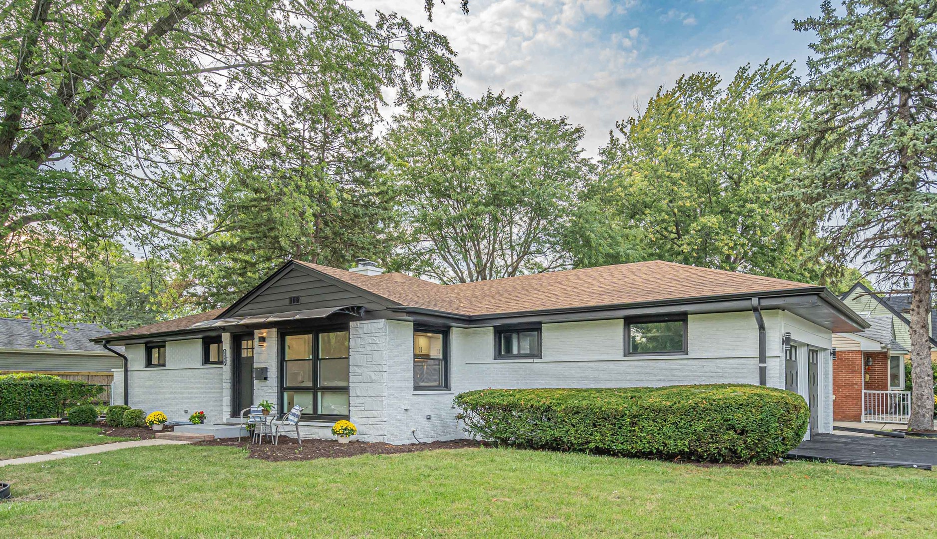 1844 Everett Avenue Des Plaines, IL 60018 - Photo 7 of 31 a front view of a house with a yard