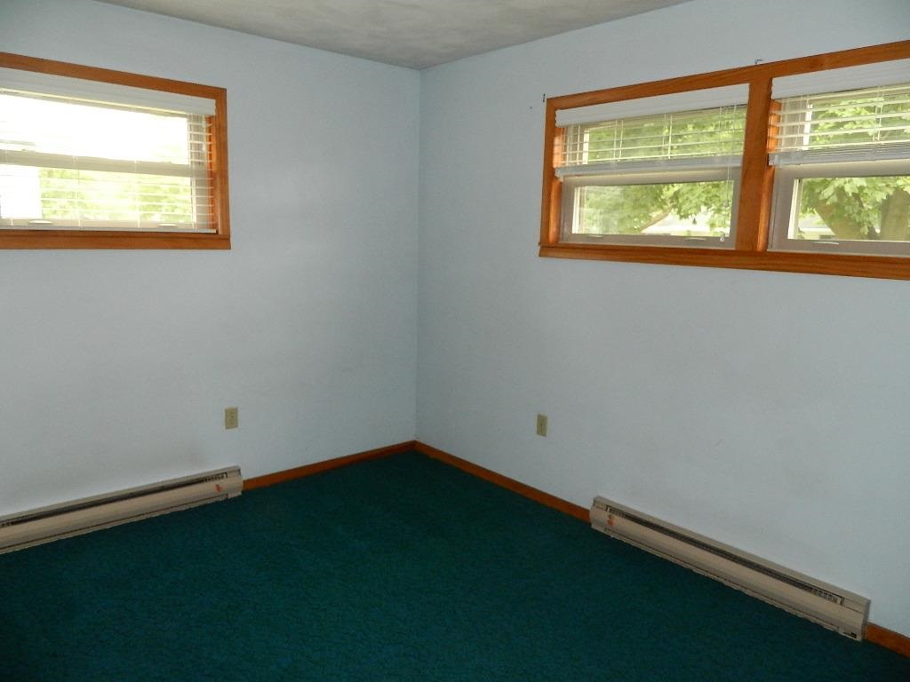 506 John R Street Clare, MI 48617 - Photo 14 of 20 1890821-13.JPG