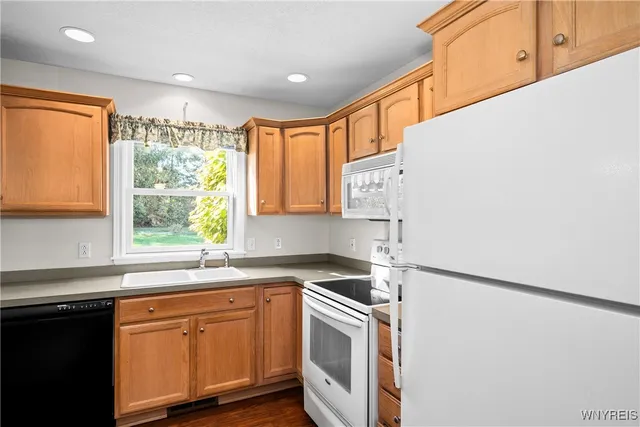 $425,000 | 4202 Tisbury Lane, Hamburg, NY 14075