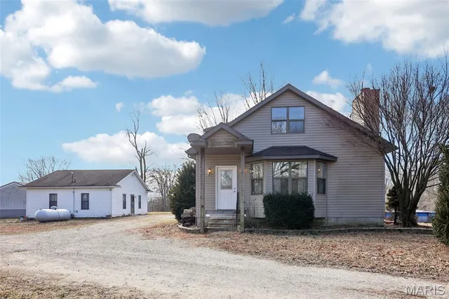 $285,000 | 8602 East Kirsch Road, Troy, IL 62294