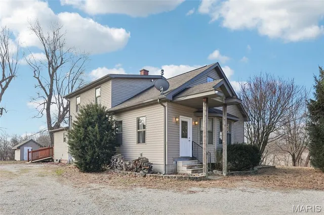 $285,000 | 8602 East Kirsch Road, Troy, IL 62294