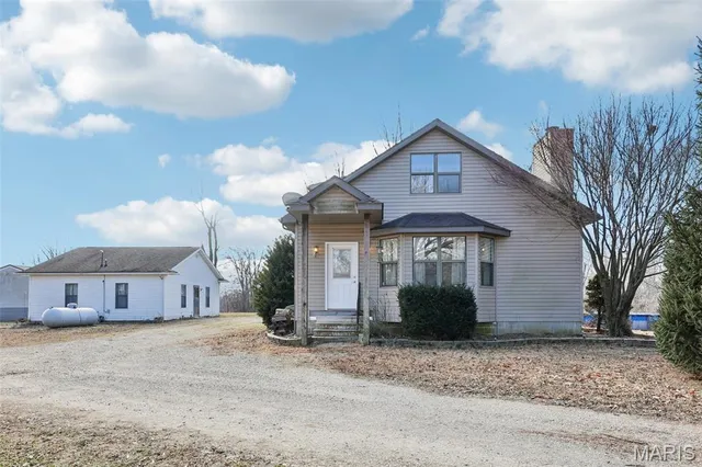 $285,000 | 8602 East Kirsch Road, Troy, IL 62294