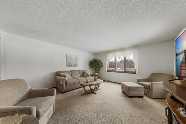$375,000 | 7798 Highway 218, Owatonna, MN 55060
