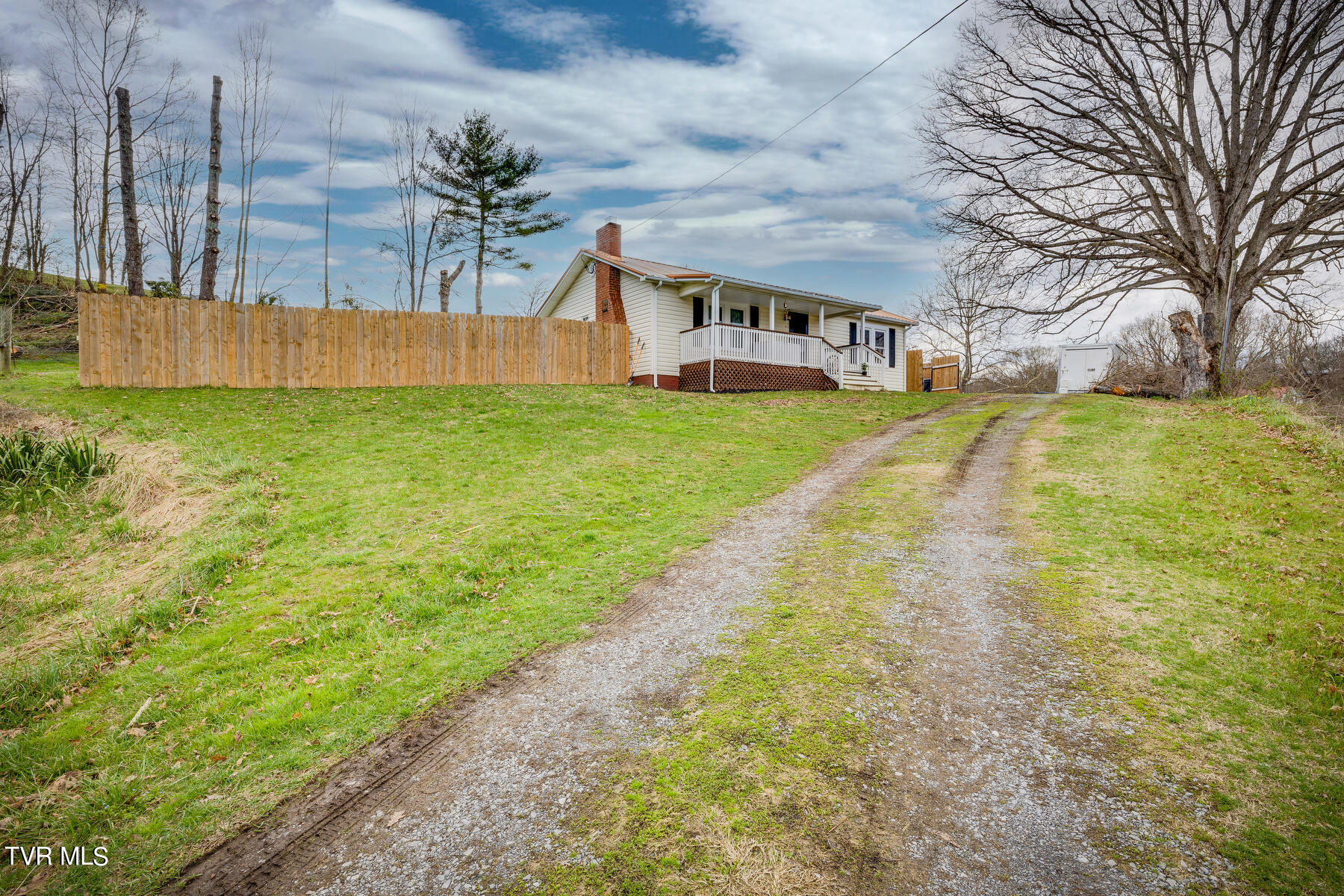 374 Blackley Creek Road Limestone, TN 37681 - Photo 3 of 24 002