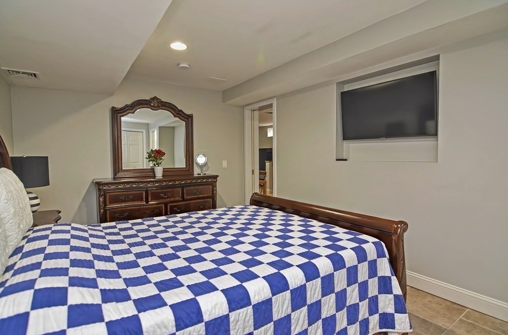 56 Valley Street Everett, MA 02149 - Photo 35 of 42