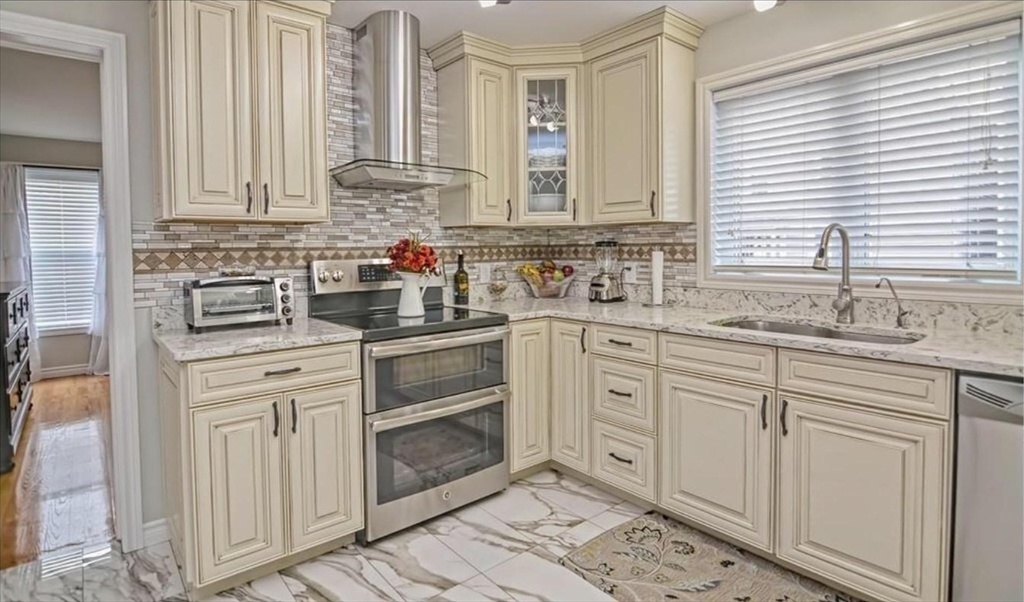 56 Valley Street Everett, MA 02149 - Photo 5 of 42