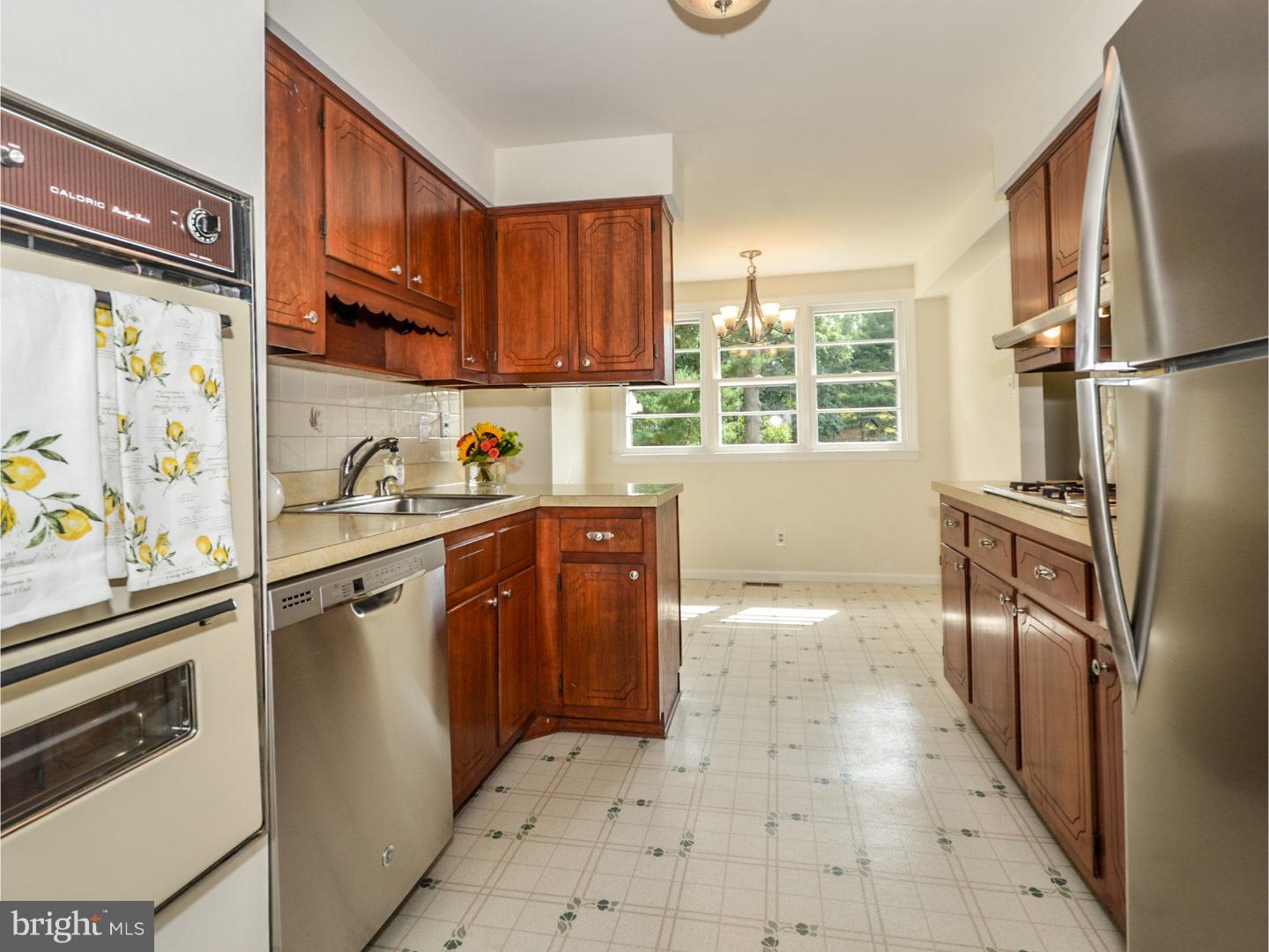 312 Saly Road Yardley, PA 19067 - Photo 12 of 25 Kitchen