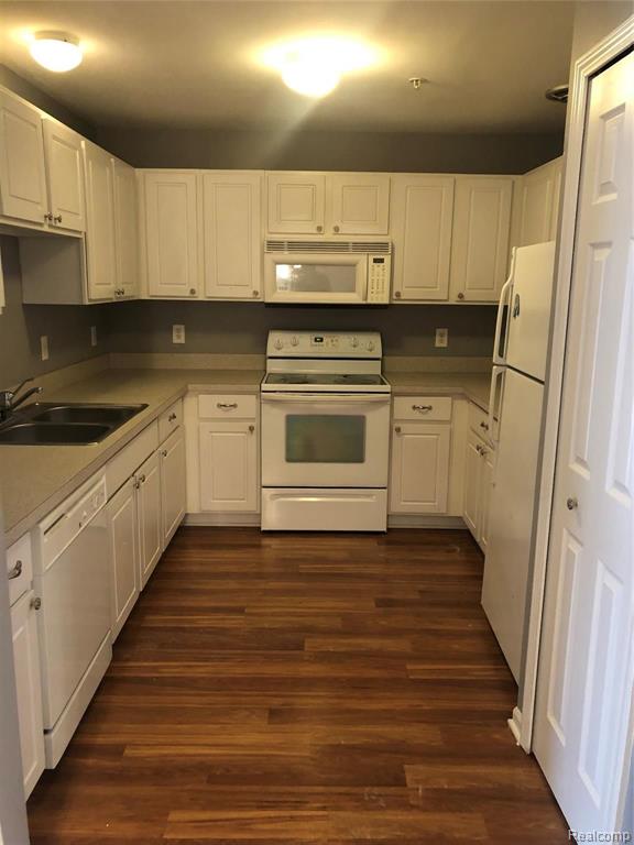 16942 Farmington Road, Unit 24 Livonia, MI 48154 - Photo 11 of 20