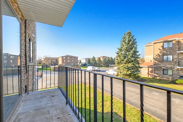 $169,900 | 7335 West 157th Street, Unit 2B, Orland Park, IL 60462