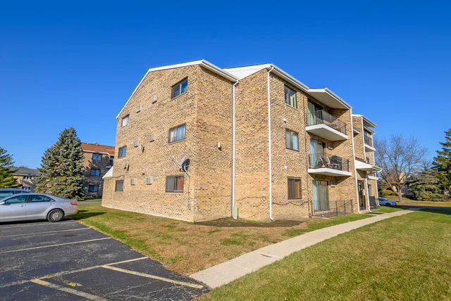 $169,900 | 7335 West 157th Street, Unit 2B, Orland Park, IL 60462