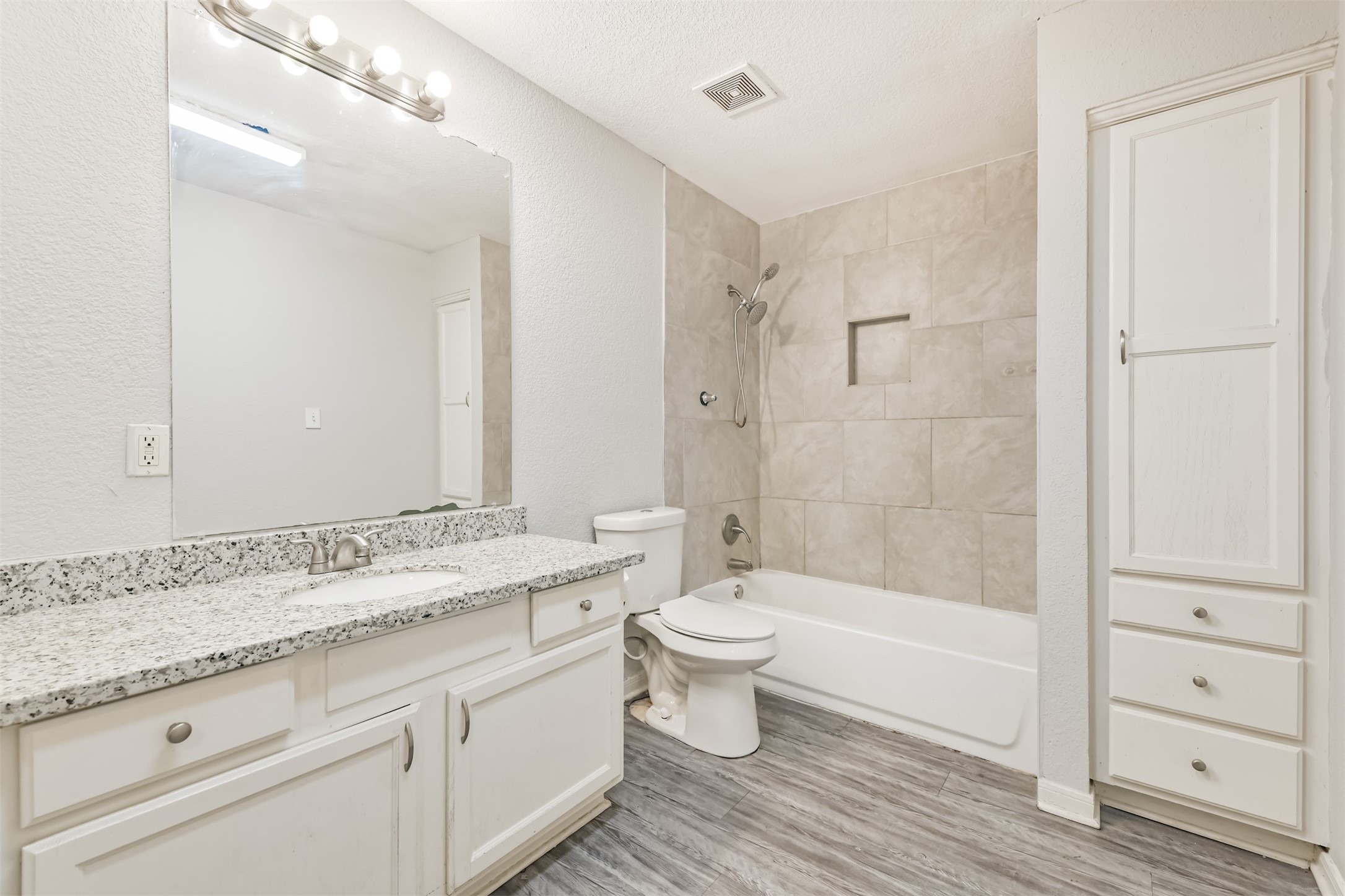 617 Avenue I Conroe, TX 77301 - Photo 15 of 19 Spacious bath with 2 storage closets