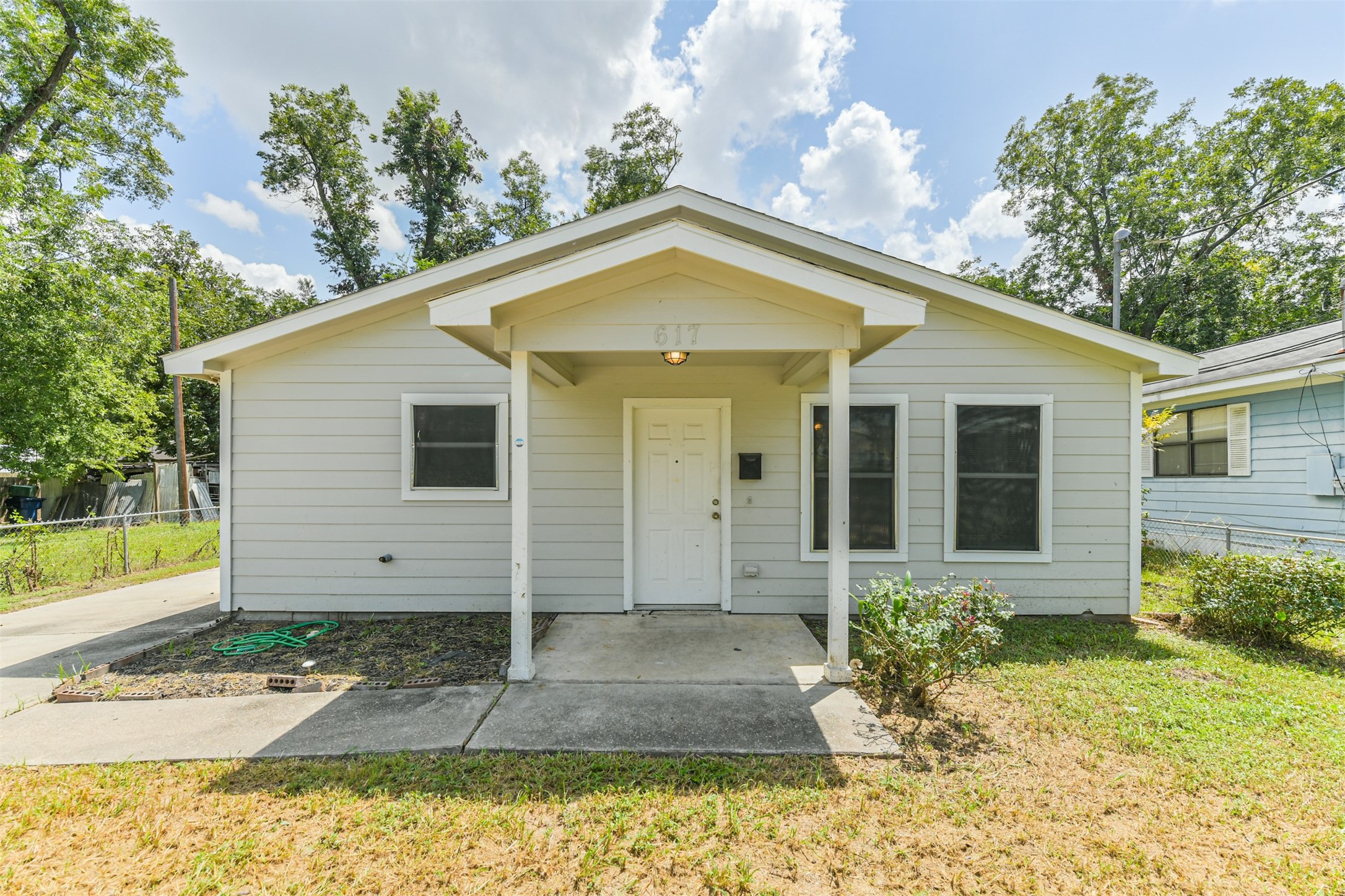 617 Avenue I Conroe, TX 77301 - Photo 2 of 19