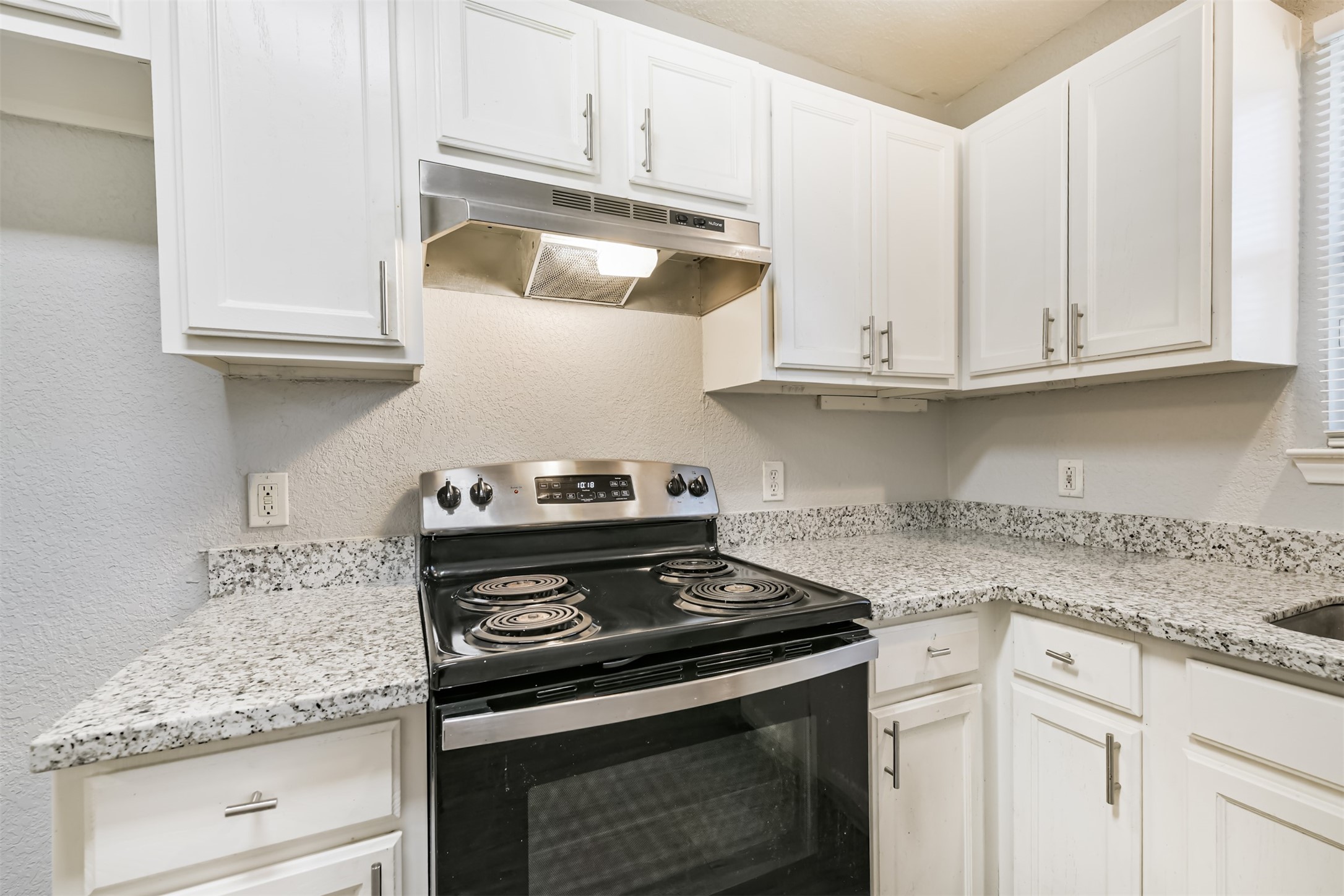 617 Avenue I Conroe, TX 77301 - Photo 9 of 19 Tons of cabinet and counter space