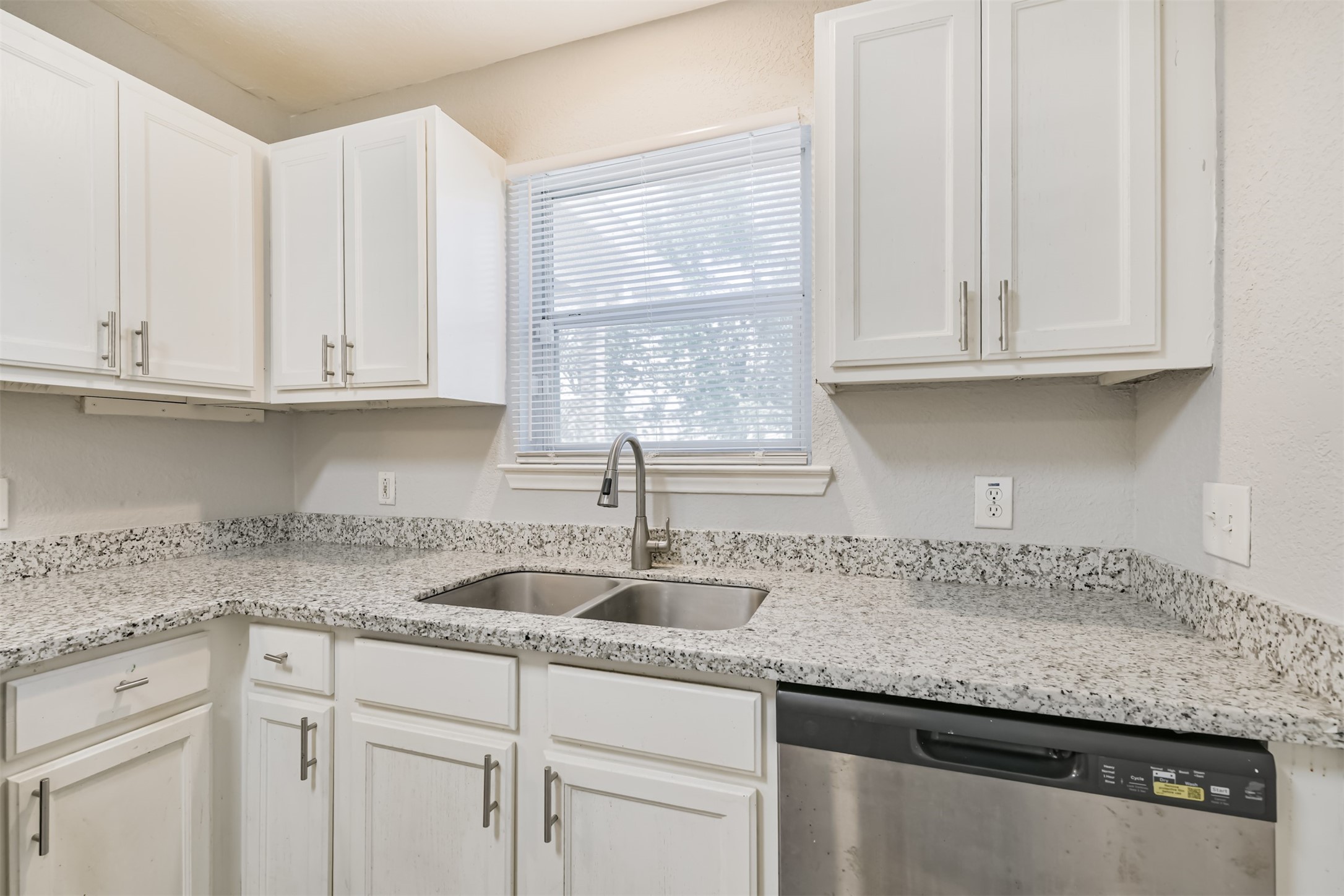 617 Avenue I Conroe, TX 77301 - Photo 10 of 19