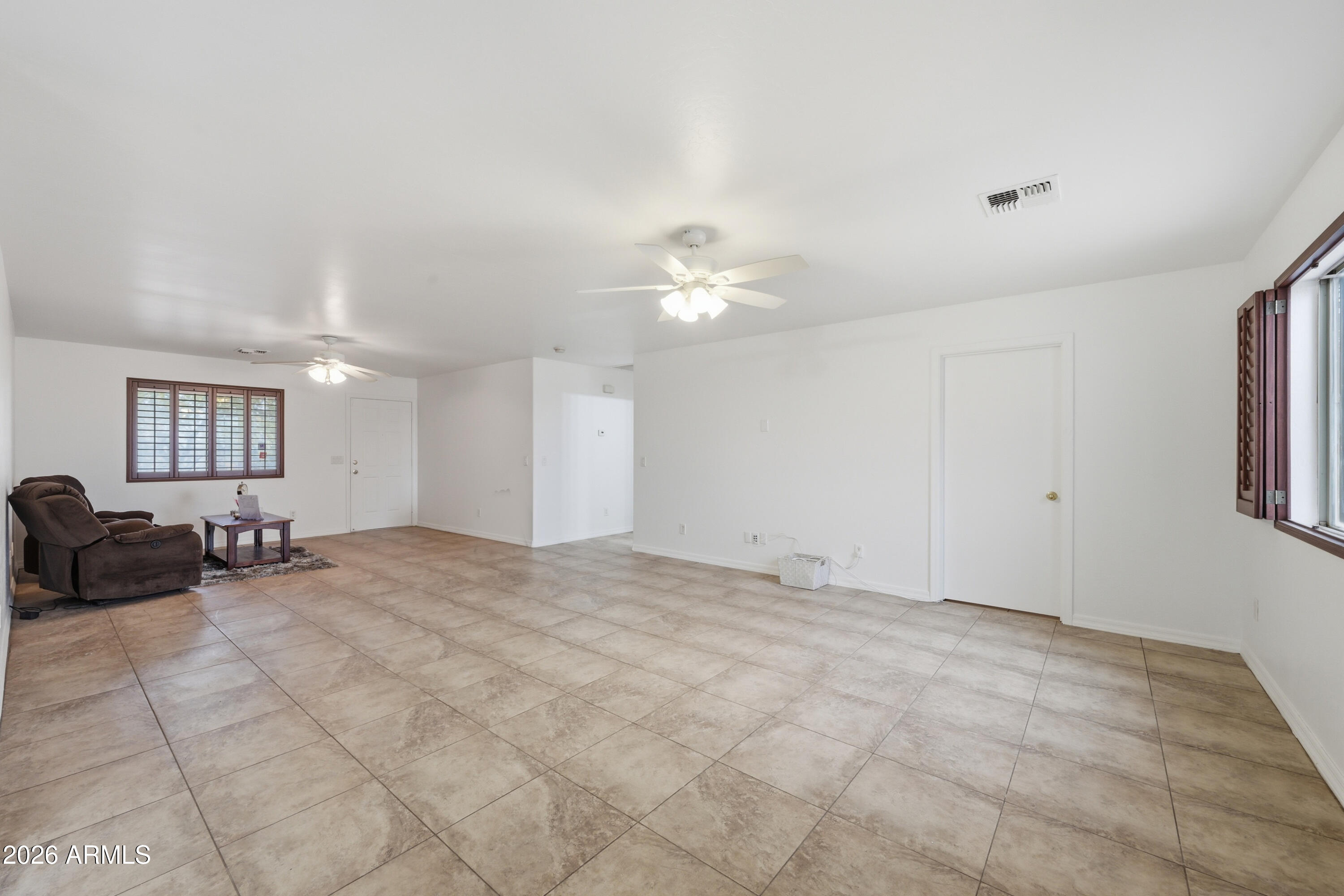 3527 East Batten Road Eloy, AZ 85131 - Photo 3 of 17 a view of a livingroom with a stove
