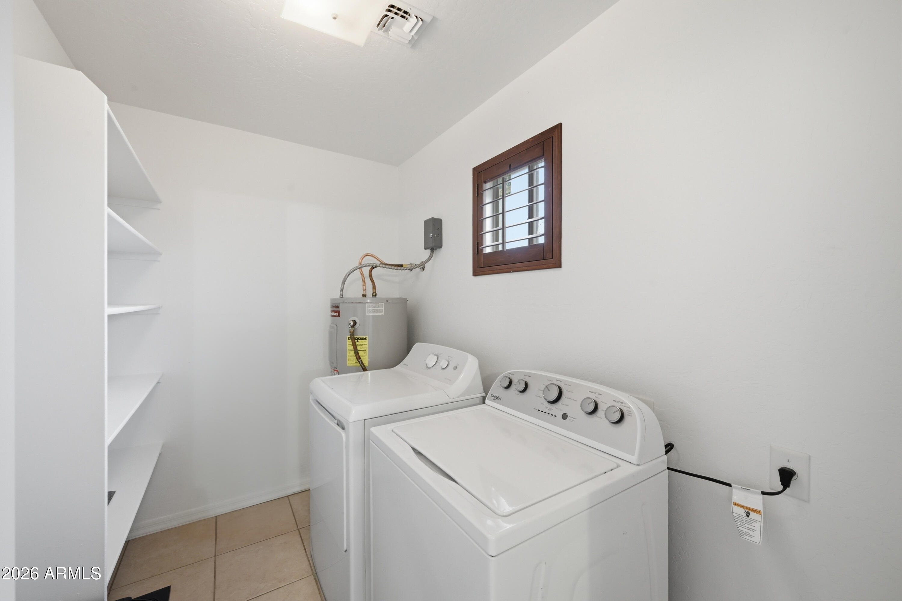 3527 East Batten Road Eloy, AZ 85131 - Photo 6 of 17 a utility room with dryer and washer