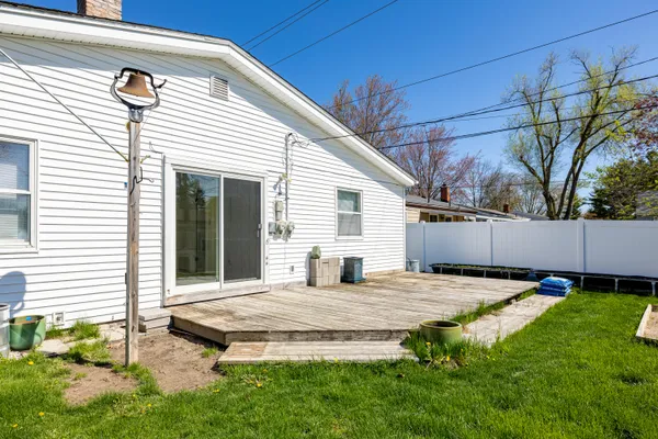 $380,000 | 350 Hollywood Drive, Saline, MI 48176