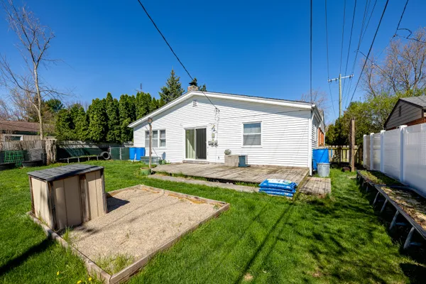 $380,000 | 350 Hollywood Drive, Saline, MI 48176