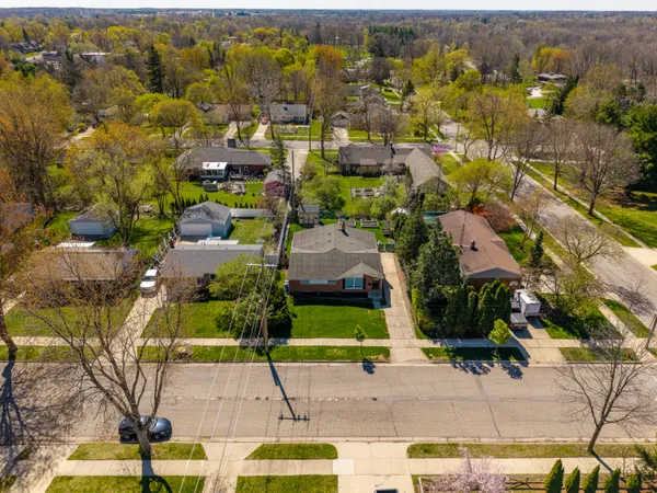 $380,000 | 350 Hollywood Drive, Saline, MI 48176
