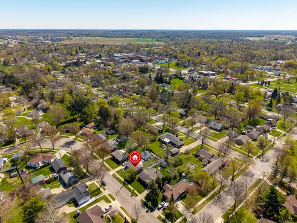 $380,000 | 350 Hollywood Drive, Saline, MI 48176