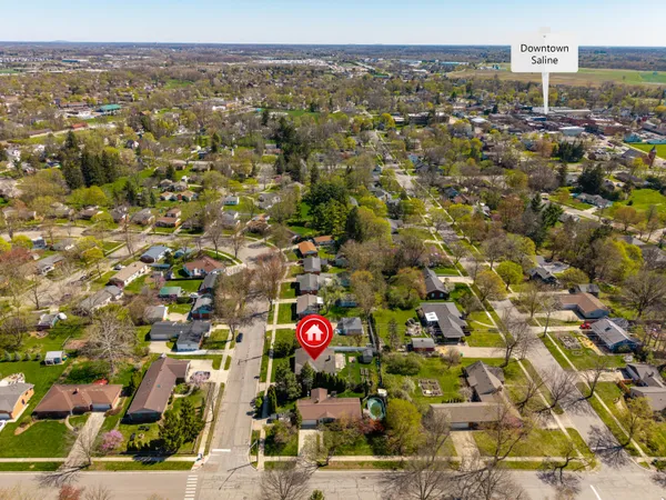 $380,000 | 350 Hollywood Drive, Saline, MI 48176