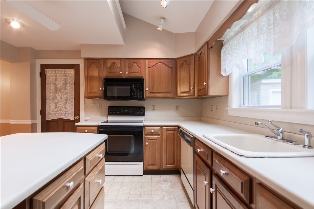 98 Touisset Road Warren, RI 02885 - Photo 15 of 39