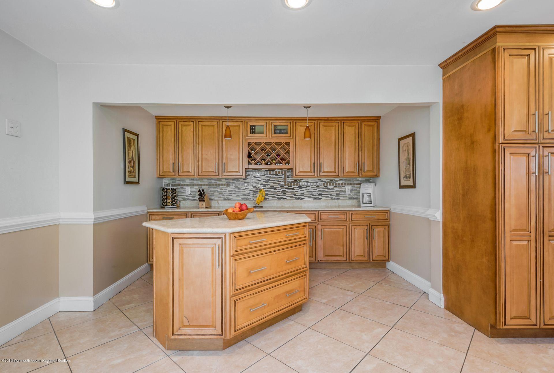 5 Lenape Road Marlboro, NJ 07746 - Photo 10 of 24 10