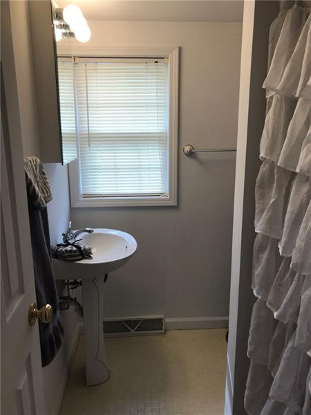 256 Old Plank Road Butler, PA 16002 - Photo 25 of 25 3rd floor bath