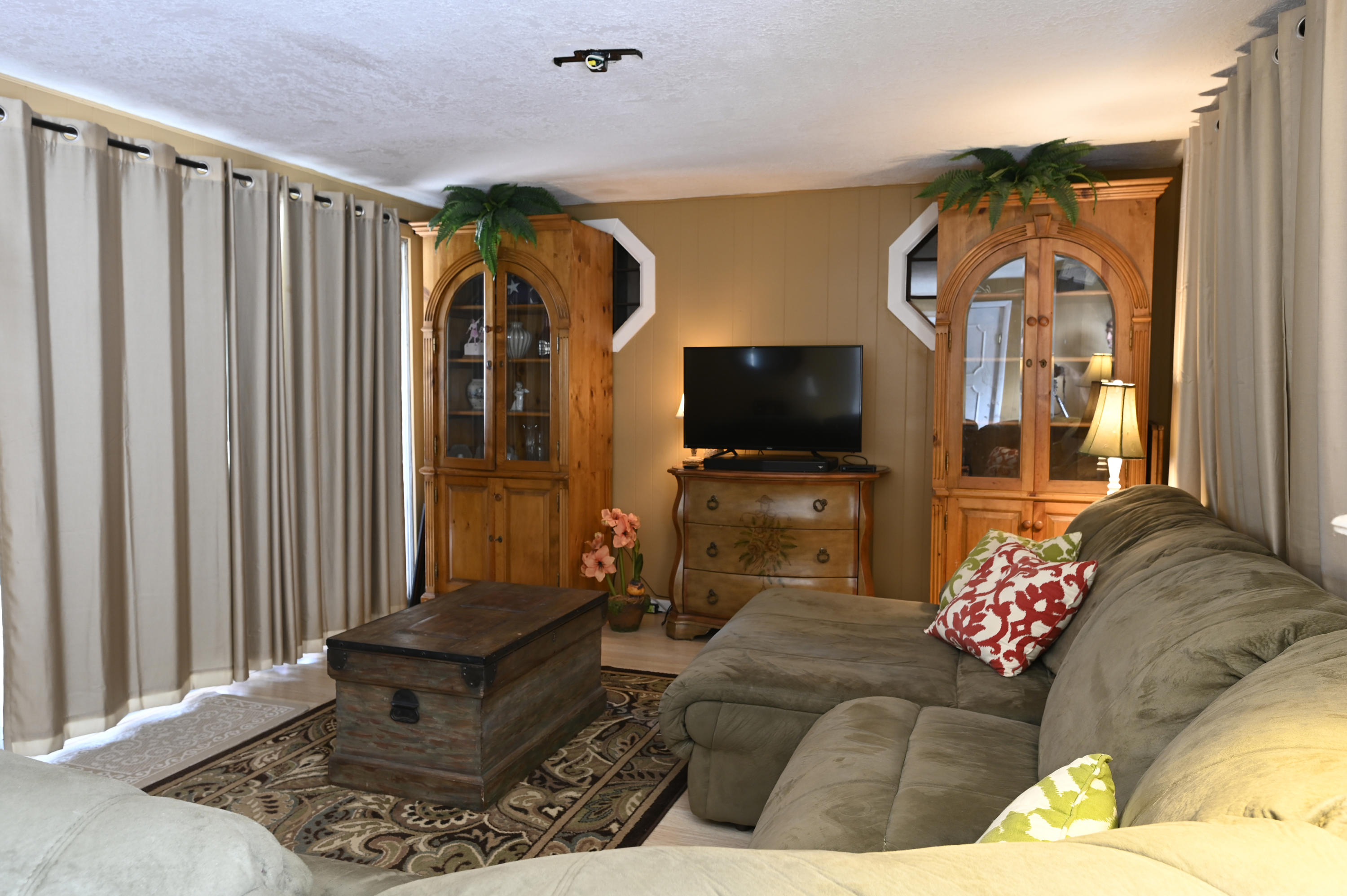 349 Pinehurst Road Palm Springs, FL 33461 - Photo 7 of 9 Arruza_191001_0029
