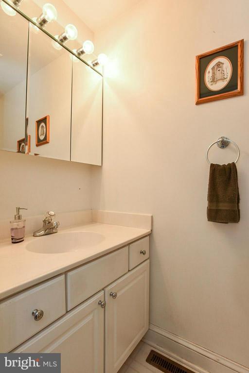 5559 Coon Tree Road The Plains, VA 20198 - Photo 22 of 25 Bath