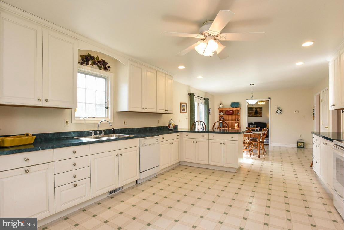 5559 Coon Tree Road The Plains, VA 20198 - Photo 4 of 25 Kitchen