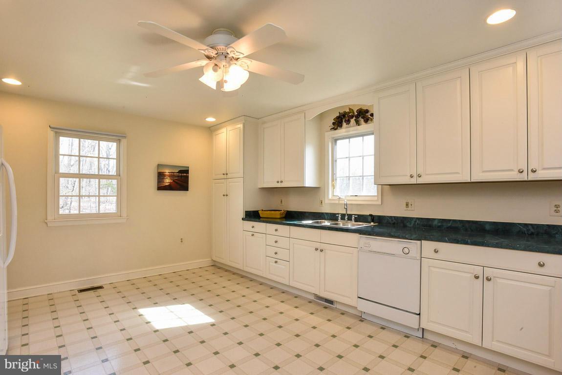 5559 Coon Tree Road The Plains, VA 20198 - Photo 5 of 25 Kitchen