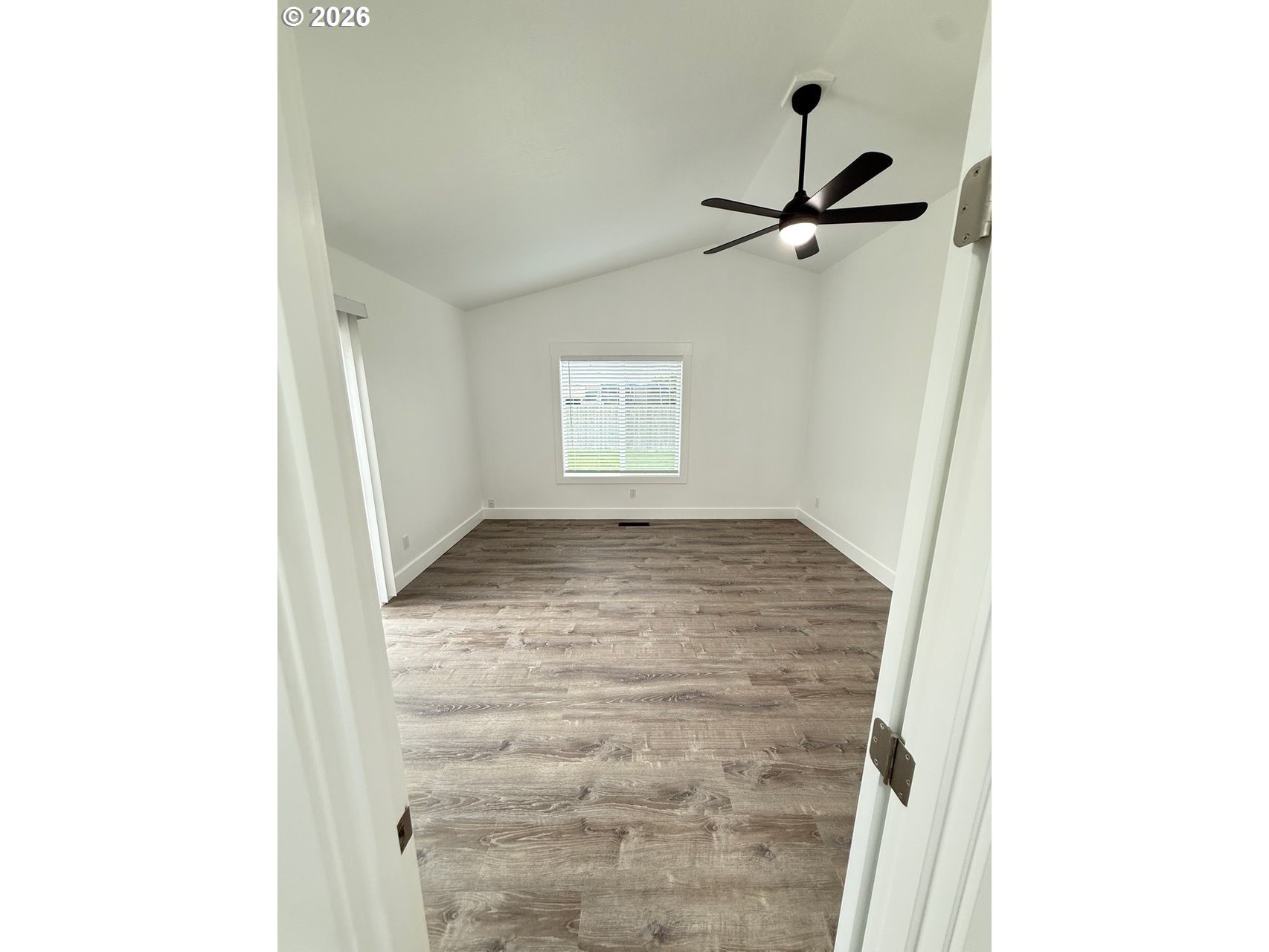 905 Monroe Street Harrisburg, OR 97446 - Photo 15 of 31 a view of hallway with window