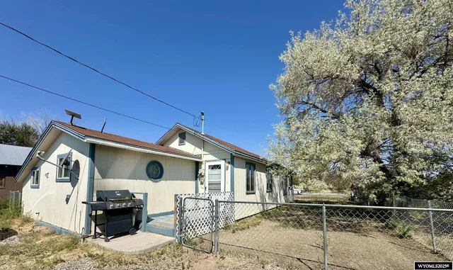 $160,000 | 307 West 2 Street, Shoshoni, WY 82649