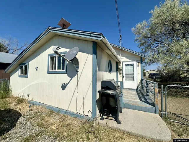 $160,000 | 307 West 2 Street, Shoshoni, WY 82649