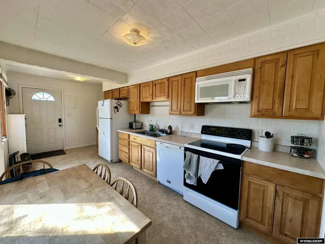 $160,000 | 307 West 2 Street, Shoshoni, WY 82649