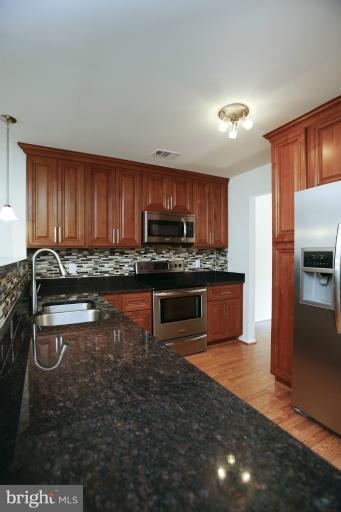 8728 Ridge Hollow Court Springfield, VA 22152 - Photo 18 of 29 Kitchen