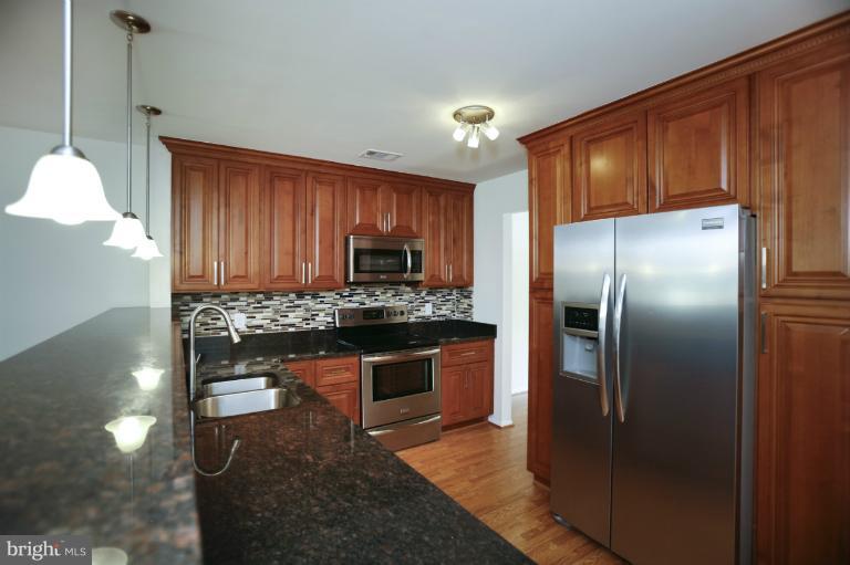 8728 Ridge Hollow Court Springfield, VA 22152 - Photo 20 of 29 Kitchen