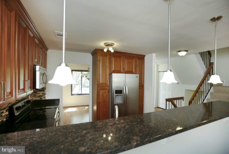 8728 Ridge Hollow Court Springfield, VA 22152 - Photo 22 of 29 Kitchen
