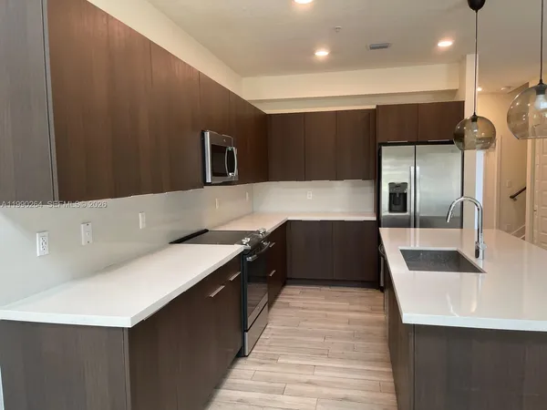 $3,150 | 4700 Northwest 84th Avenue, Unit 17, Doral, FL 33166