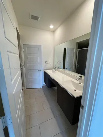 $3,150 | 4700 Northwest 84th Avenue, Unit 17, Doral, FL 33166