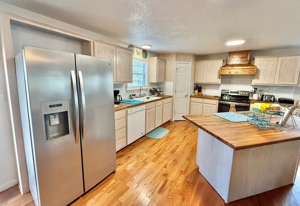 281 Oak Road Harper, TX 78631 - Photo 2 of 22 a kitchen with stainless steel appliances granite countertop a stove a refrigerator and a sink