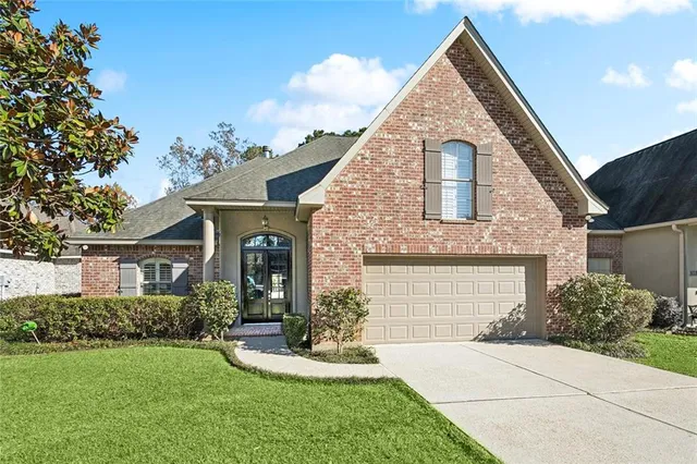 $355,000 | 305 Brown Thrasher Loop South, Madisonville, LA 70447