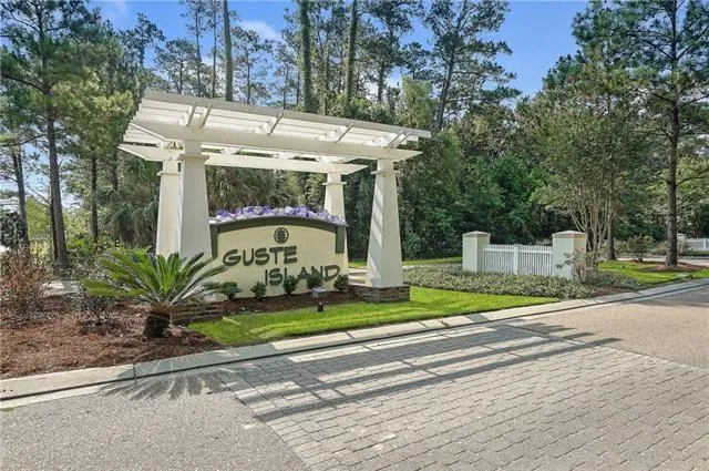 $355,000 | 305 Brown Thrasher Loop South, Madisonville, LA 70447