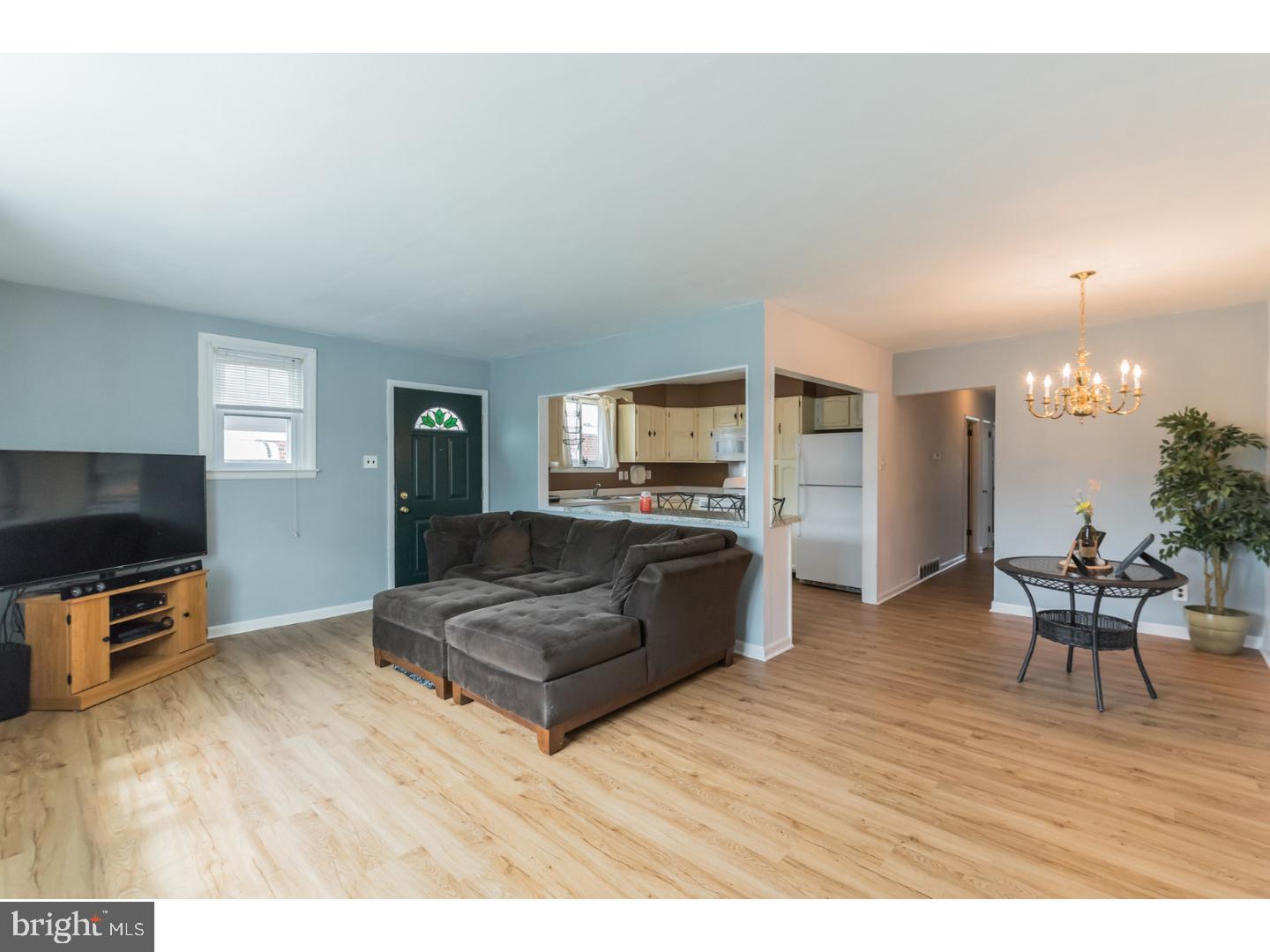 9112 Wooden Bridge Road Philadelphia, PA 19136 - Photo 3 of 25 Gallery Image 3