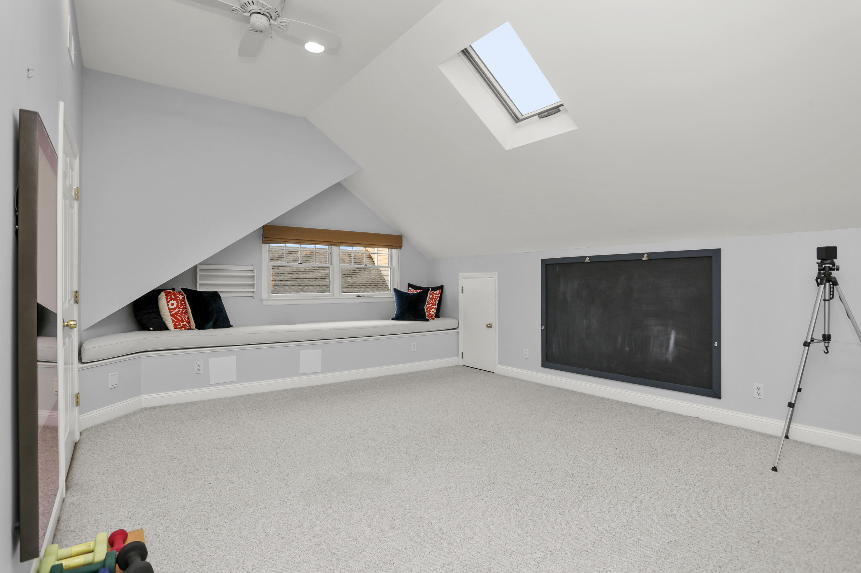 12 Richmond Road Norwalk, CT 06853 - Photo 30 of 40 an entryway with an empty room